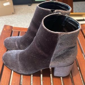 Indigo Rd Gray Velvet Paisley Bootie 8.5 (all one color) Crusana Paisley heel 3”